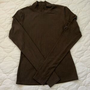 Alo Yoga long sleeve ribbed mock neck top